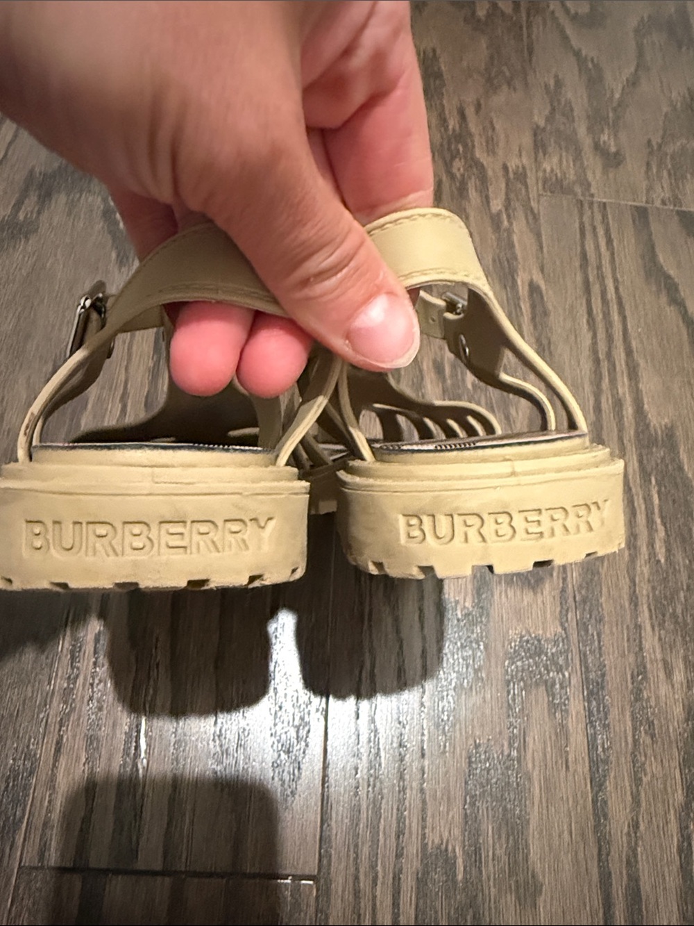 Burberry Beige Kids jelly Sandals with TB Logo - Picture 5 of 8